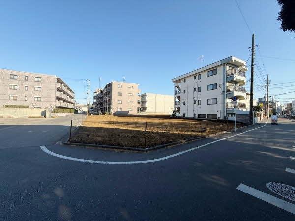 前面道路含む外観