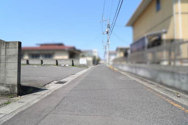 前面道路含む外観