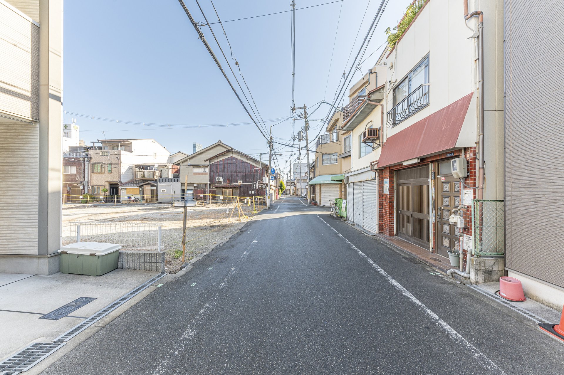 前面道路含む外観