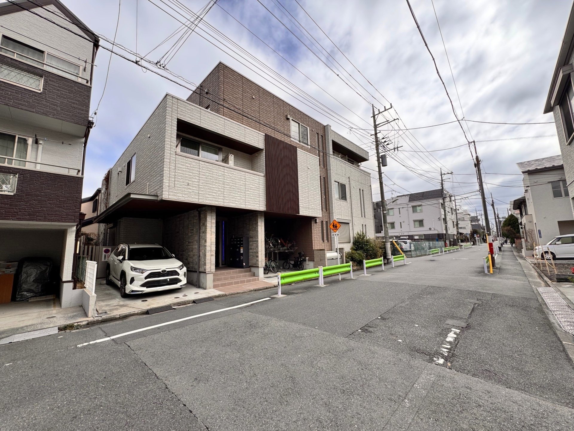 前面道路含む外観