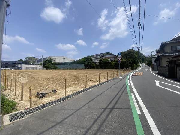 前面道路含む外観