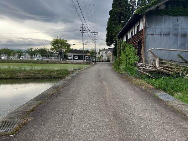 前面道路含む外観