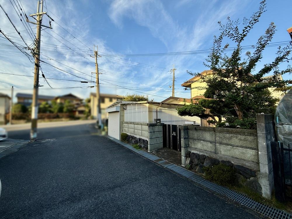 前面道路含む外観