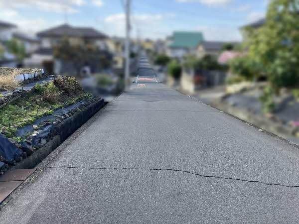 前面道路含む外観