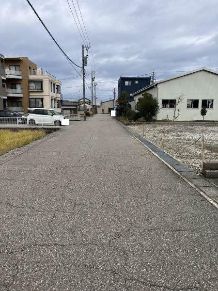 前面道路含む外観