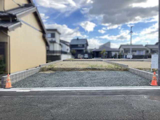 前面道路含む外観