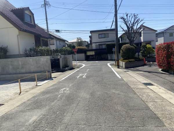 前面道路含む外観