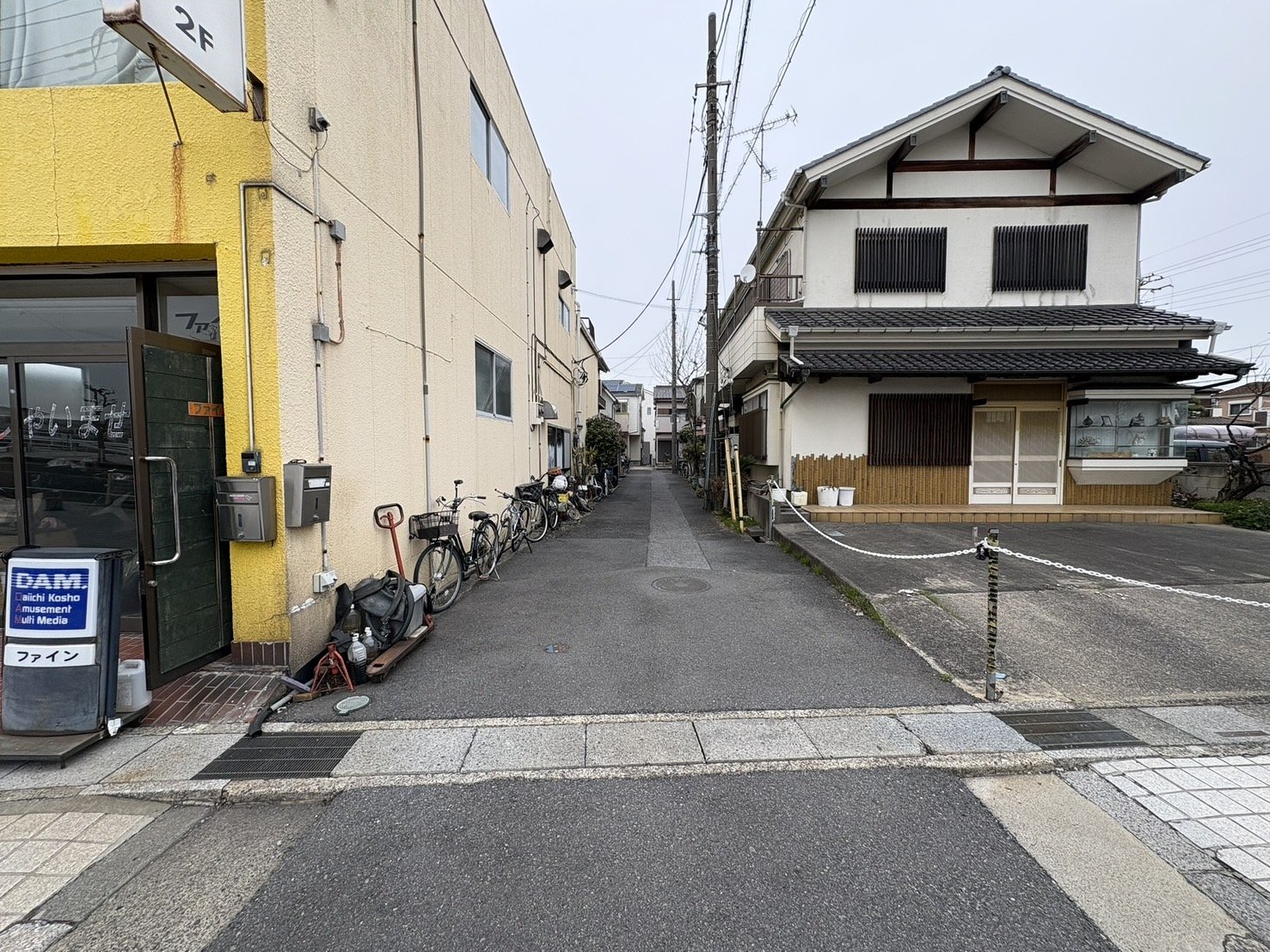 前面道路含む外観