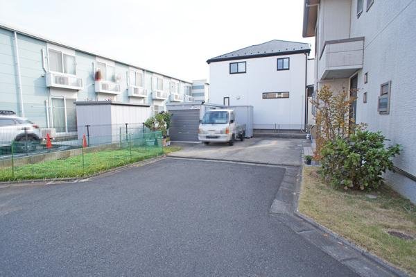 前面道路含む外観