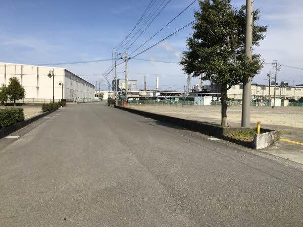 前面道路含む外観