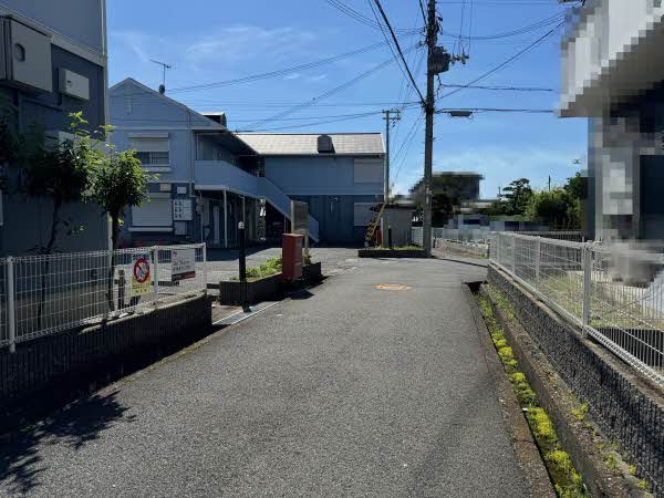 前面道路含む外観