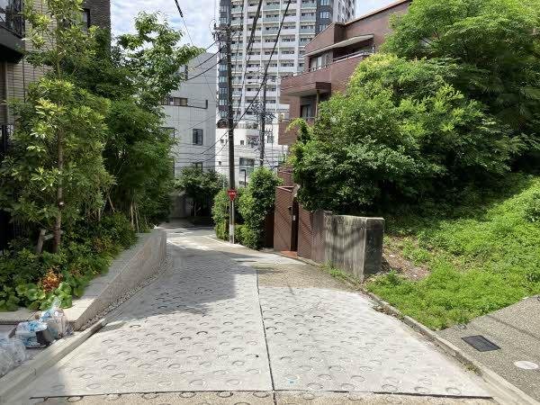 前面道路含む外観