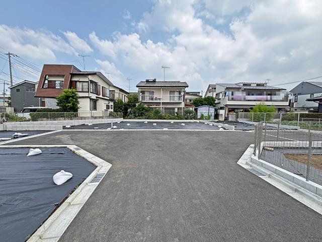 前面道路含む外観