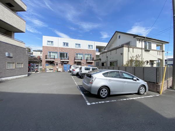 前面道路含む外観