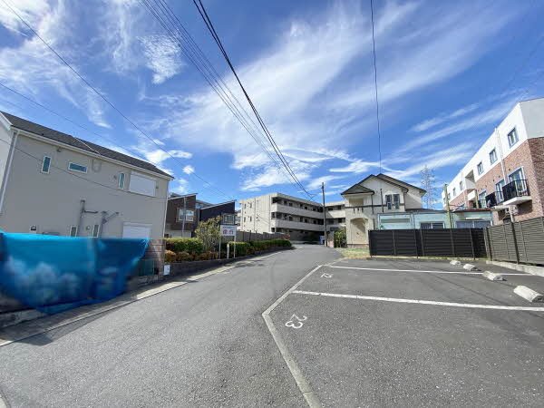 前面道路含む外観