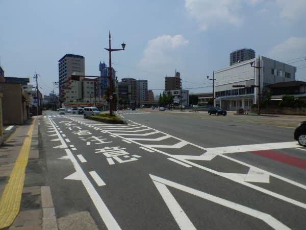 前面道路含む外観