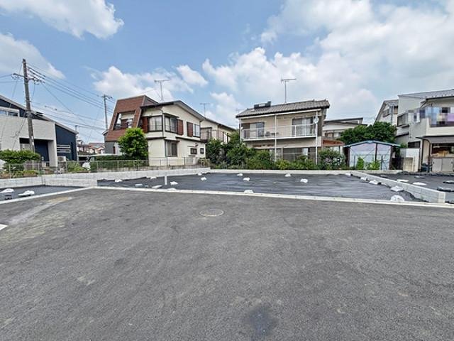 前面道路含む外観