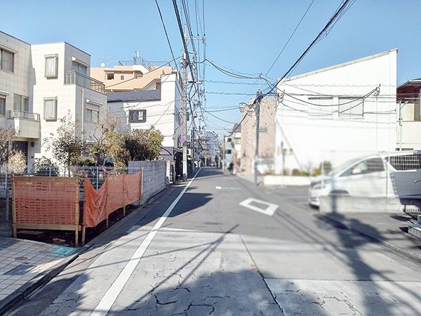 前面道路含む外観