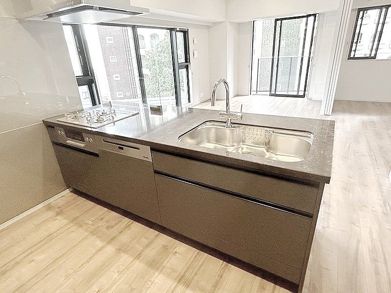 お部屋探しは株式会社 タウンハウジング までお気軽にお問合せ下さい。
クレジットカード決済・首都圏を中心直営143店舗 仲介件数全国2位の豊富な実績!諸費用・審査等・何でもご相談下さい。