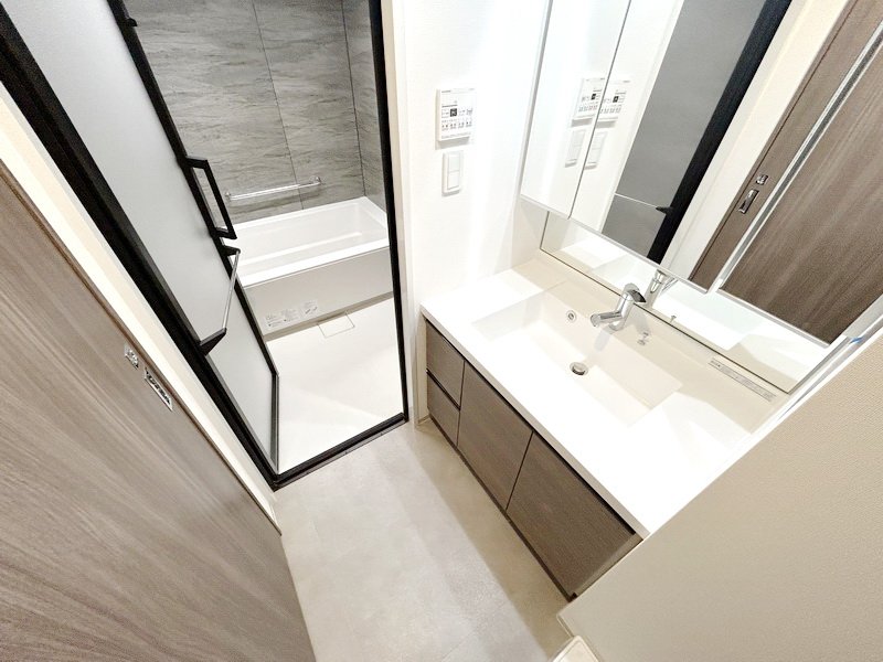 お部屋探しは株式会社 タウンハウジング までお気軽にお問合せ下さい。
クレジットカード決済・首都圏を中心直営143店舗 仲介件数全国2位の豊富な実績!諸費用・審査等・何でもご相談下さい。