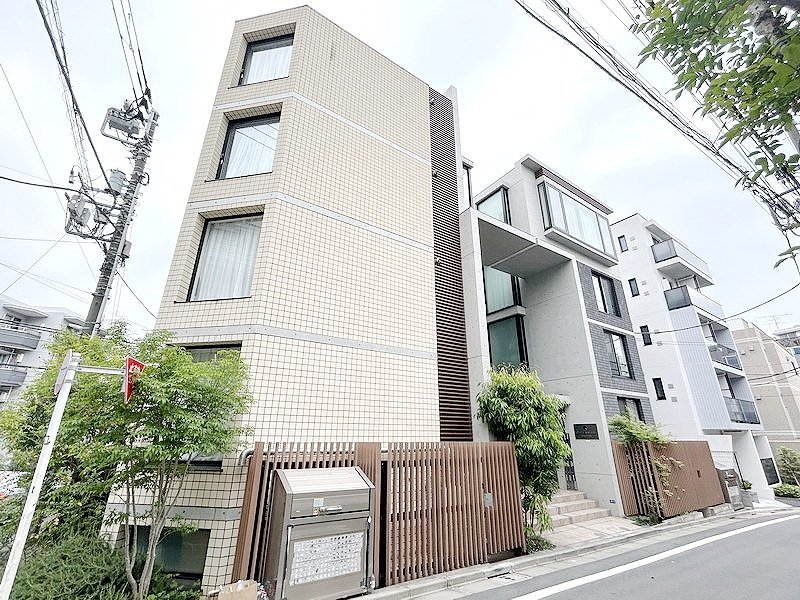 お部屋探しは株式会社 タウンハウジング までお気軽にお問合せ下さい。
クレジットカード決済・首都圏を中心直営143店舗 仲介件数全国2位の豊富な実績!諸費用・審査等・何でもご相談下さい。