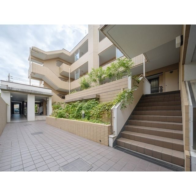 部屋探しは株式会社 タウンハウジング までお気軽にお問合せ下さい。
クレジットカード決済・首都圏を中心直営143店舗 仲介件数全国2位の豊富な実績!諸費用・審査等・何でもご相談下さい。