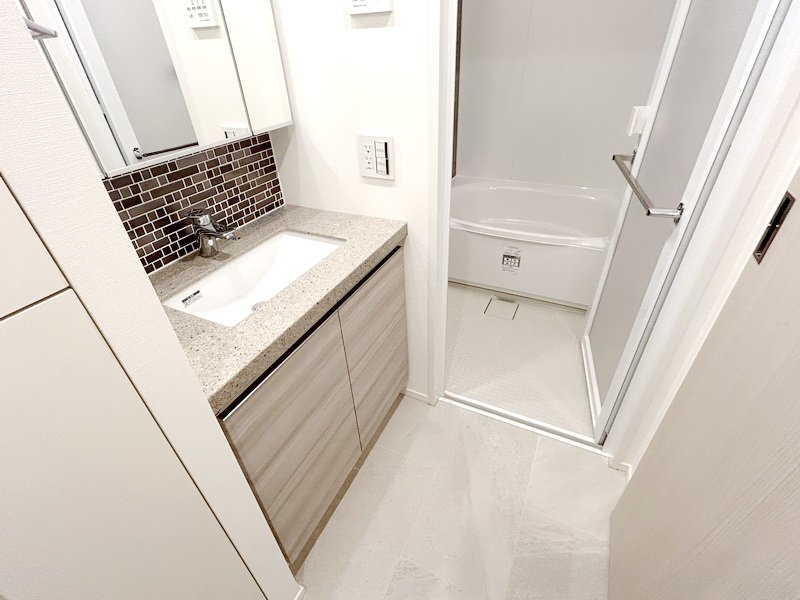 お部屋探しは株式会社 タウンハウジング までお気軽にお問合せ下さい。
クレジットカード決済・首都圏を中心直営143店舗 仲介件数全国2位の豊富な実績!諸費用・審査等・何でもご相談下さい。