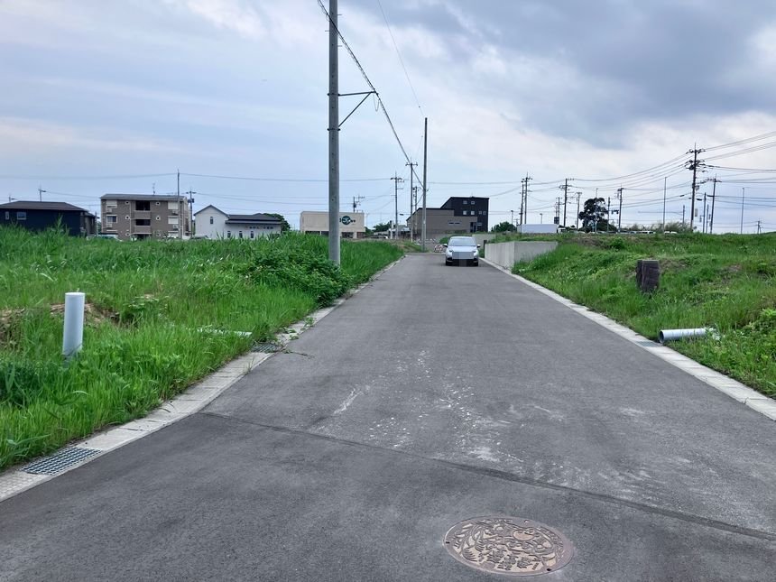 前面道路含む外観