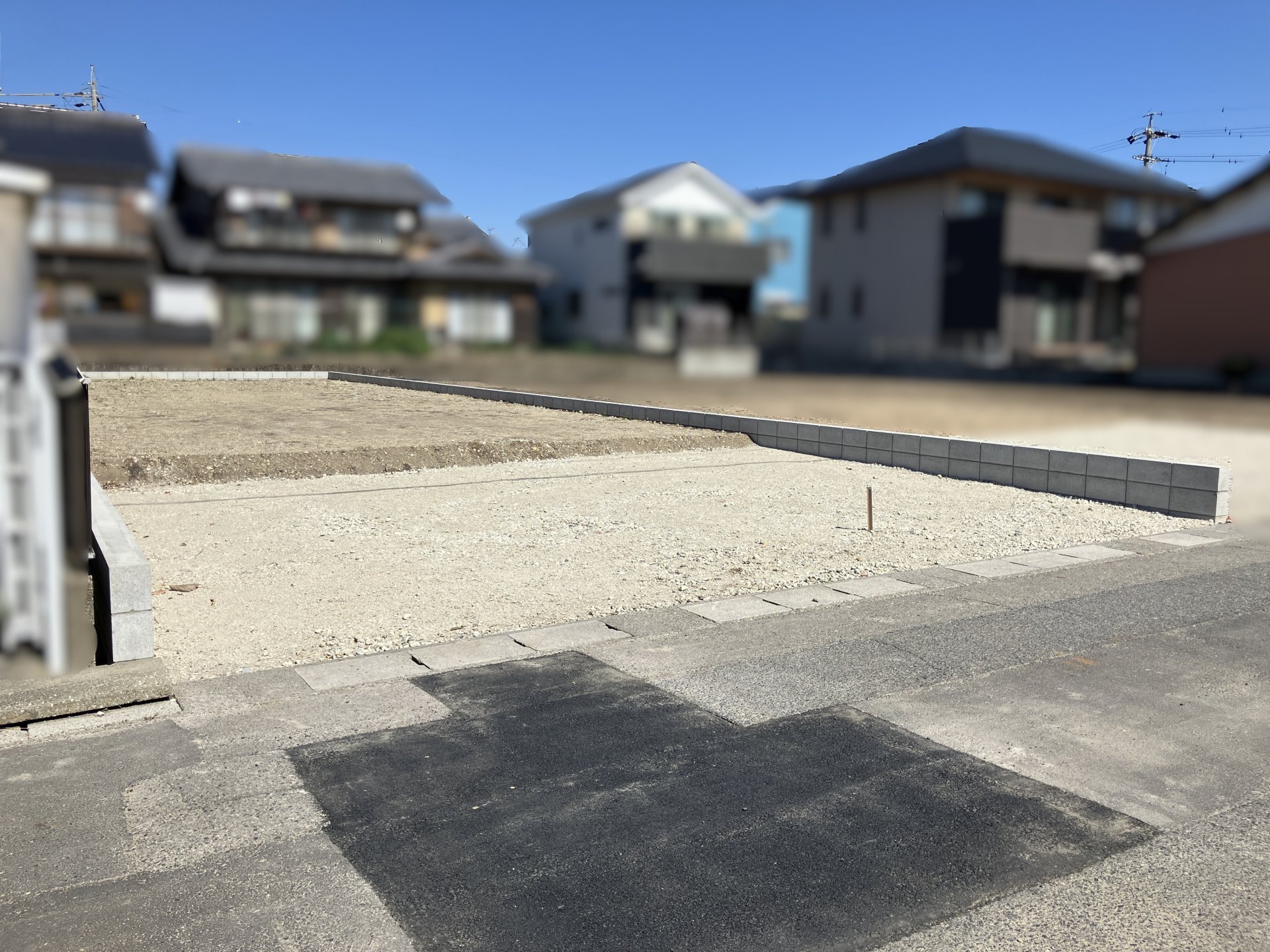 前面道路含む外観