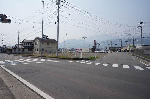 前面道路含む外観