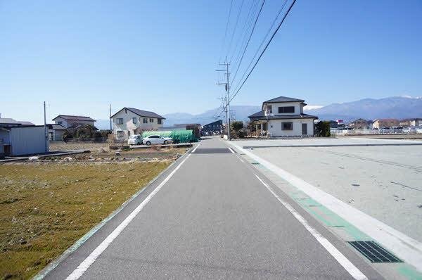 前面道路含む外観