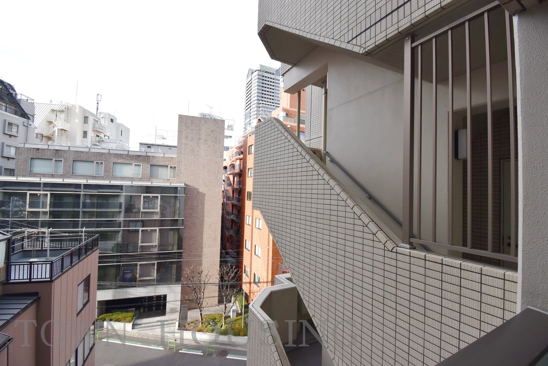 お部屋探しは株式会社 タウンハウジング までお気軽にお問合せ下さい。
クレジットカード決済・首都圏を中心直営143店舗 仲介件数全国2位の豊富な実績!諸費用・審査等・何でもご相談下さい。