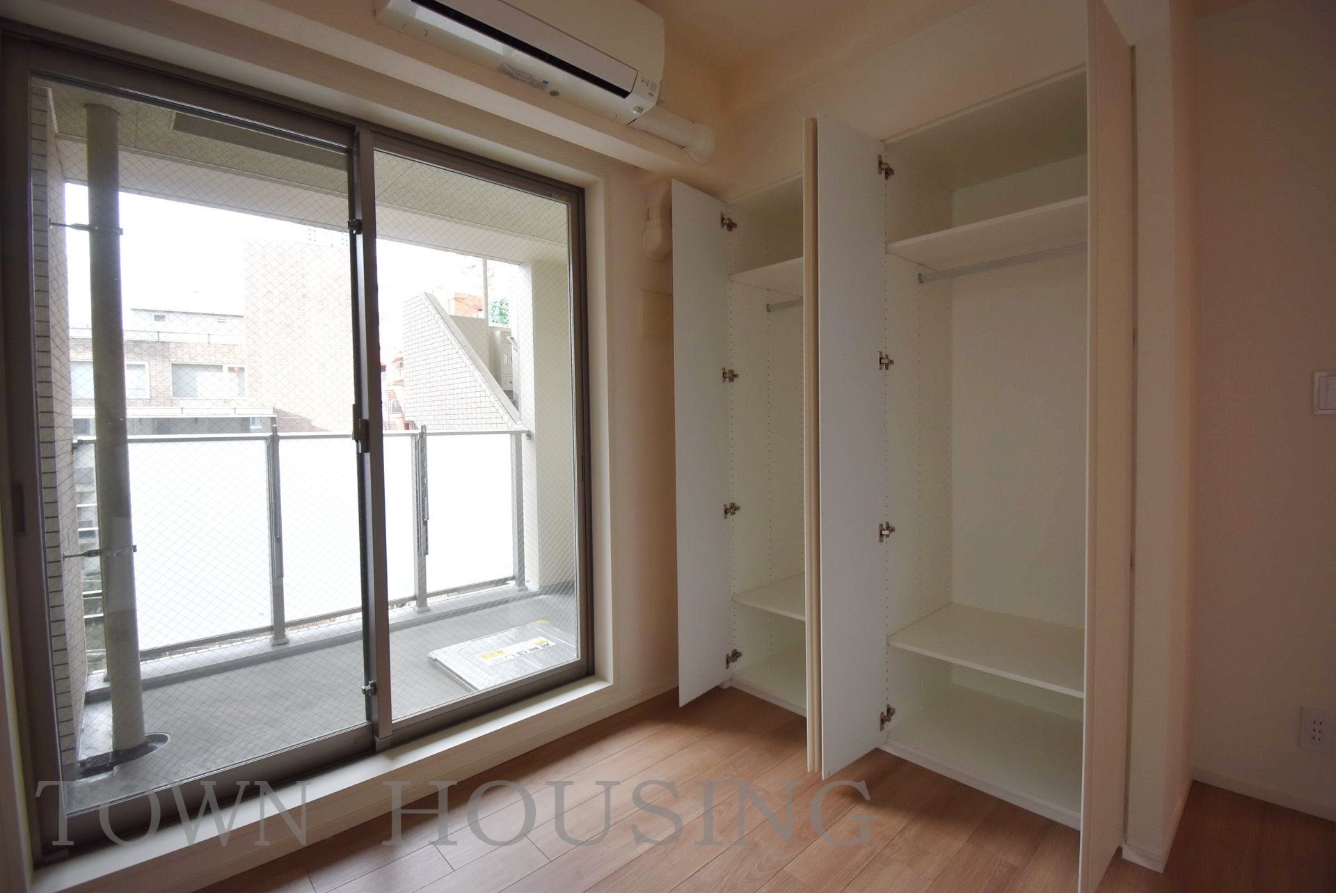 お部屋探しは株式会社 タウンハウジング までお気軽にお問合せ下さい。
クレジットカード決済・首都圏を中心直営143店舗 仲介件数全国2位の豊富な実績!諸費用・審査等・何でもご相談下さい。