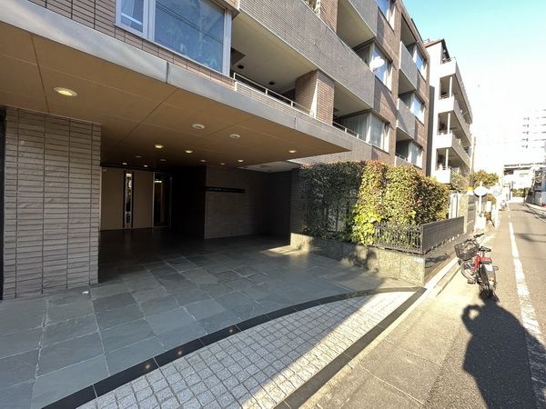 部屋探しは株式会社 タウンハウジング までお気軽にお問合せ下さい。
クレジットカード決済・首都圏を中心直営143店舗 仲介件数全国2位の豊富な実績!諸費用・審査等・何でもご相談下さい。