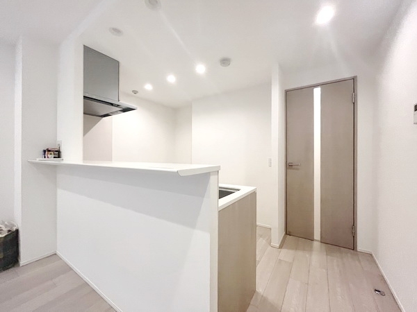 お部屋探しは株式会社 タウンハウジング までお気軽にお問合せ下さい。
クレジットカード決済・首都圏を中心直営143店舗 仲介件数全国2位の豊富な実績!諸費用・審査等・何でもご相談下さい。