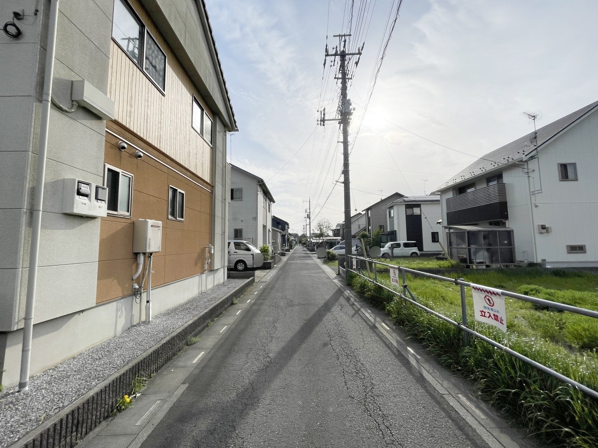 前面道路含む外観