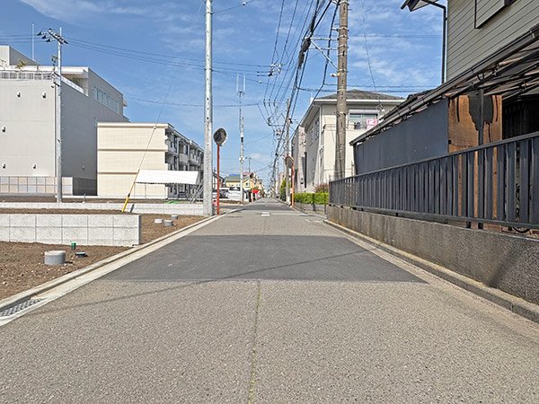 前面道路含む外観