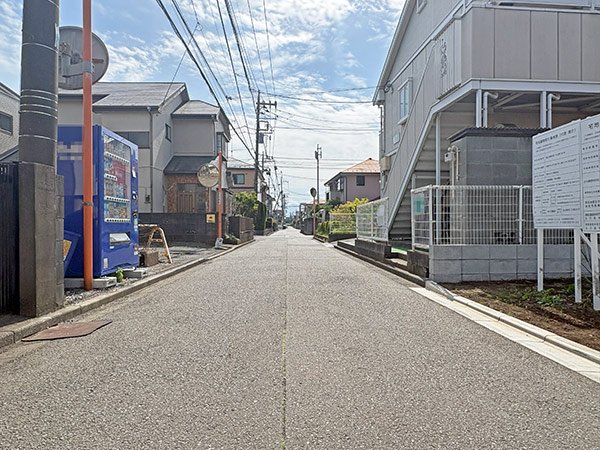 前面道路含む外観