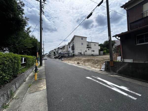 前面道路含む外観
