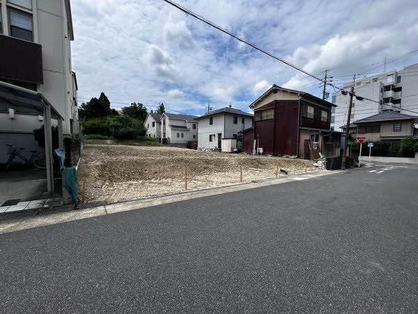 前面道路含む外観