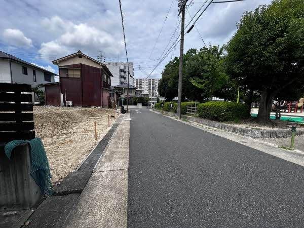 前面道路含む外観