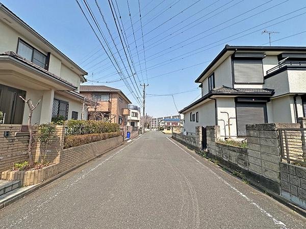 前面道路含む外観