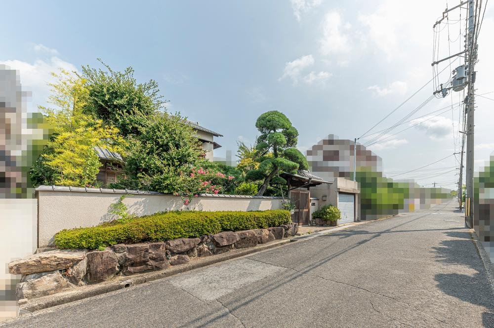 前面道路含む外観