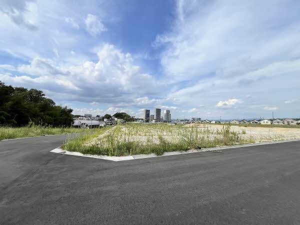 前面道路含む外観