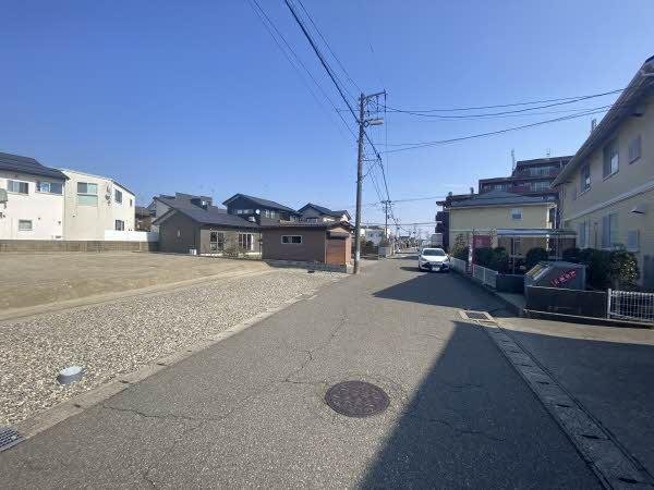 前面道路含む外観