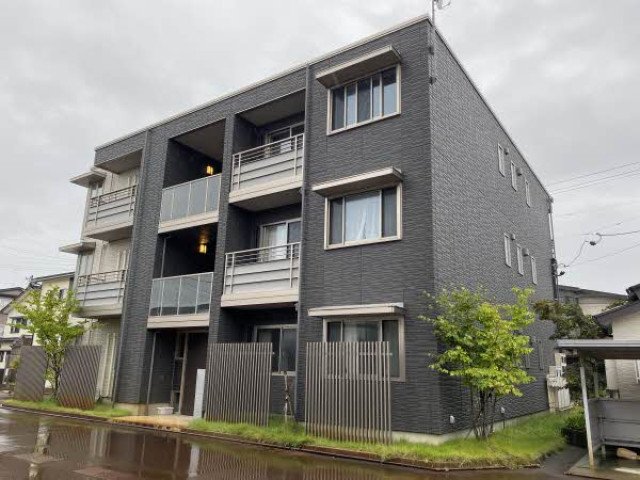 前面道路含む外観