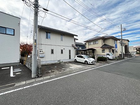 前面道路含む外観