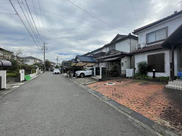 前面道路含む外観