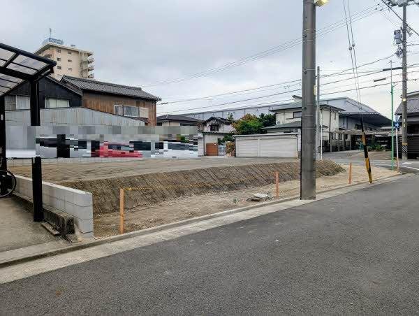 前面道路含む外観