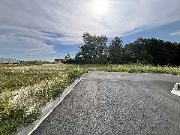 前面道路含む外観